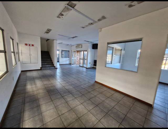 790M² FACTORY TO LET IN JET PARK